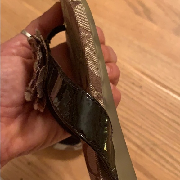 Coach Floral Slides Sz 10 worn once. - Picture 7 of 8